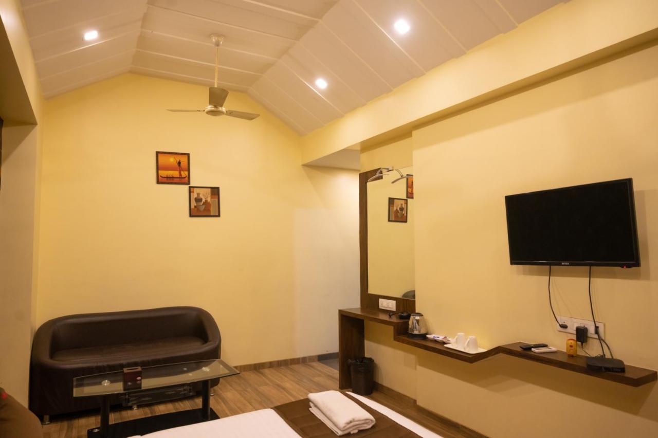 Hotel Vijaya Hill View Residency Navi Mumbai Exterior foto