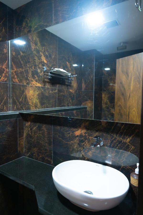 Hotel Vijaya Hill View Residency Navi Mumbai Exterior foto