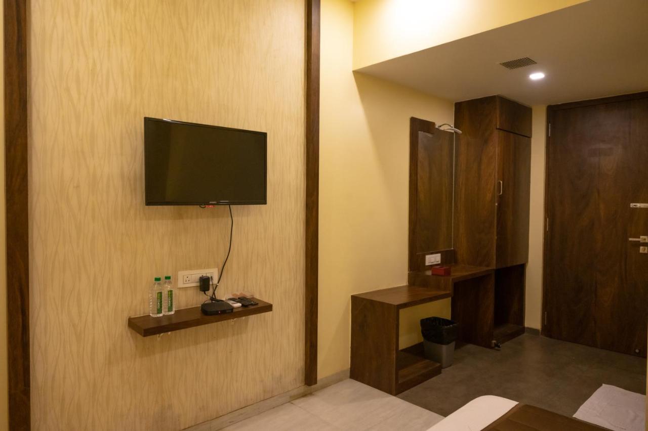 Hotel Vijaya Hill View Residency Navi Mumbai Exterior foto