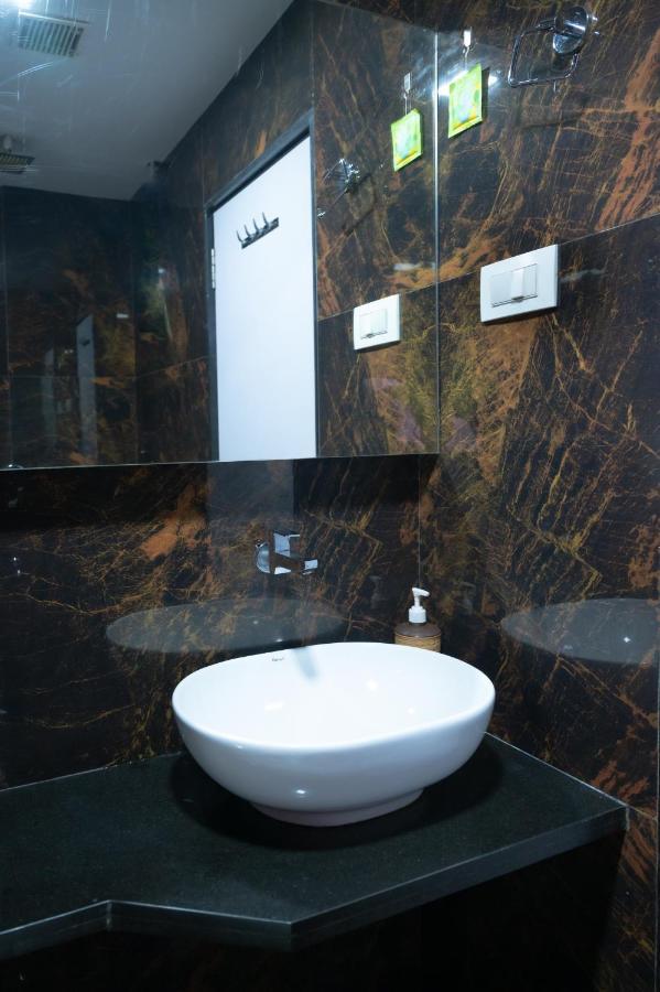 Hotel Vijaya Hill View Residency Navi Mumbai Exterior foto